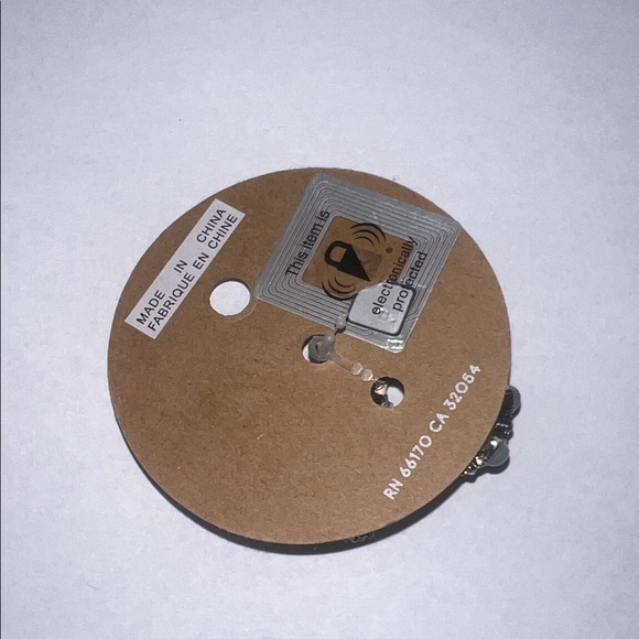 Urban Outfitters Elegant Silver and Green Ring Set New Size 7 - Picture 2 of 2